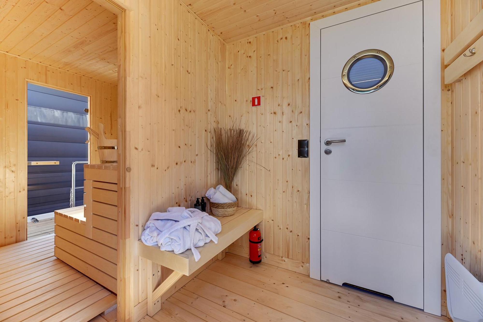 Domy Na Wodzie - La Mare Motlava Houseboats With Sauna By Downtown Apartments กดัญสก์ ภายนอก รูปภาพ