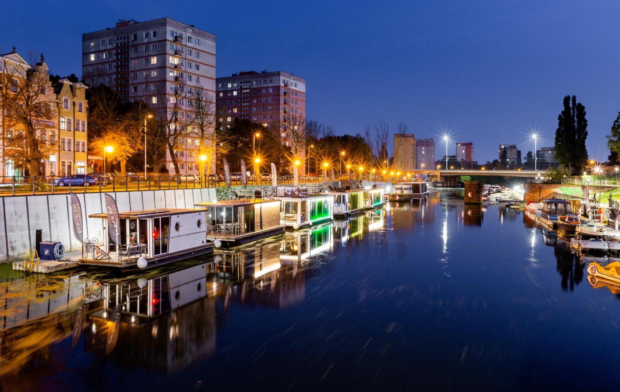 Domy Na Wodzie - La Mare Motlava Houseboats With Sauna By Downtown Apartments กดัญสก์ ภายนอก รูปภาพ