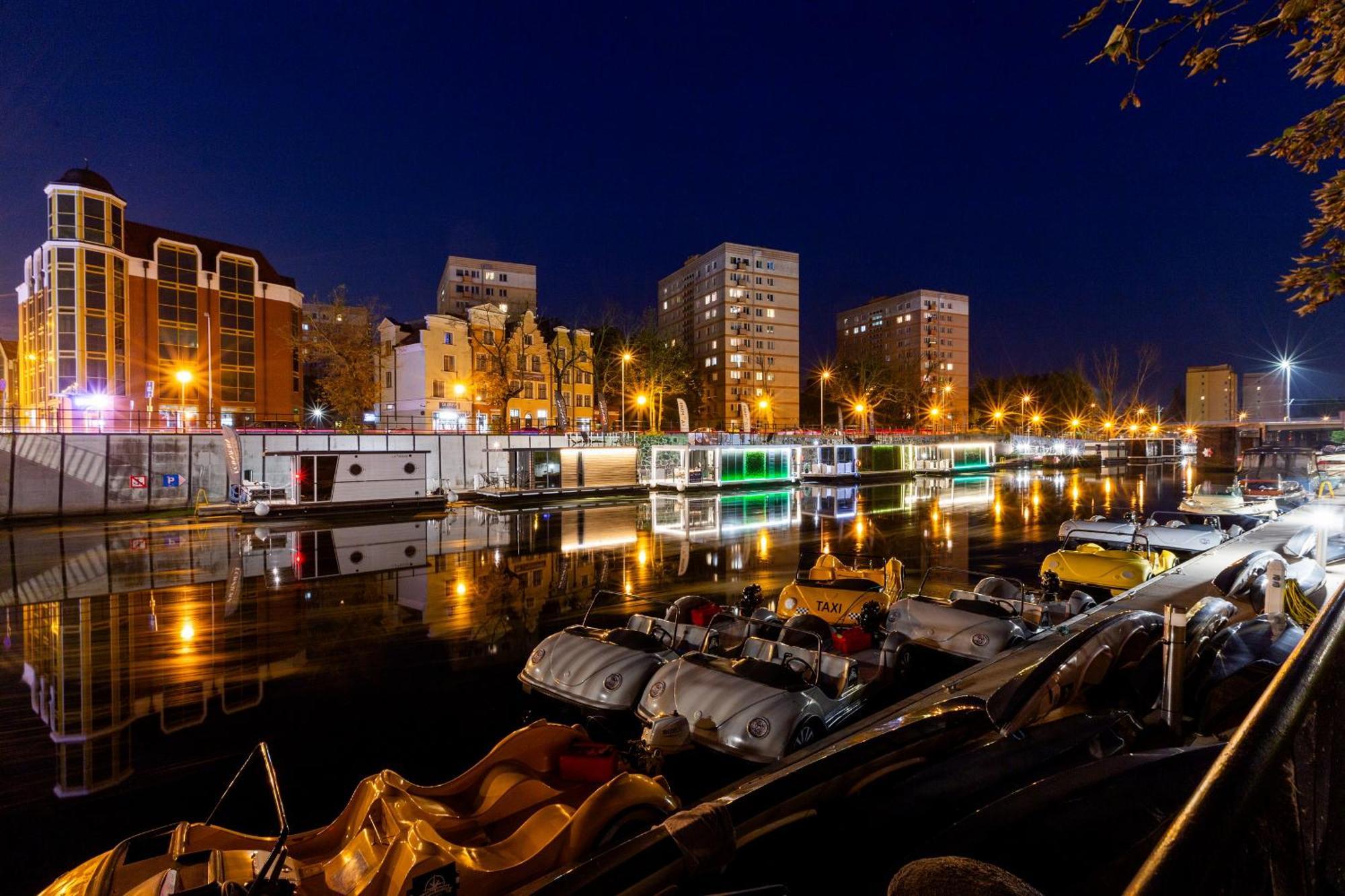 Domy Na Wodzie - La Mare Motlava Houseboats With Sauna By Downtown Apartments กดัญสก์ ภายนอก รูปภาพ