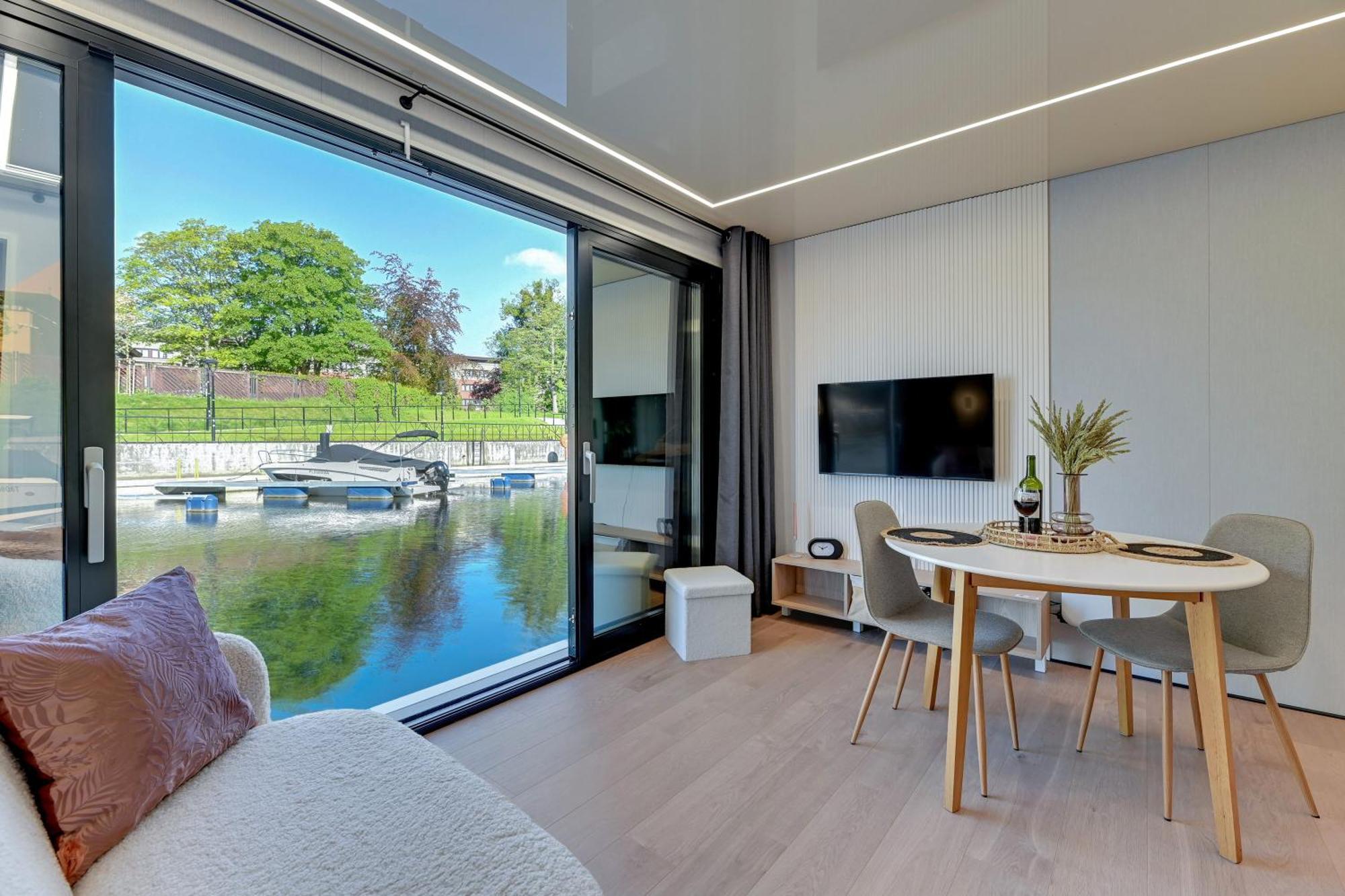 Domy Na Wodzie - La Mare Motlava Houseboats With Sauna By Downtown Apartments กดัญสก์ ภายนอก รูปภาพ