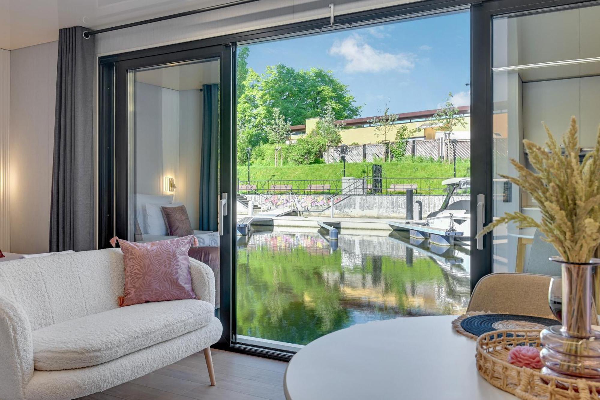Domy Na Wodzie - La Mare Motlava Houseboats With Sauna By Downtown Apartments กดัญสก์ ภายนอก รูปภาพ