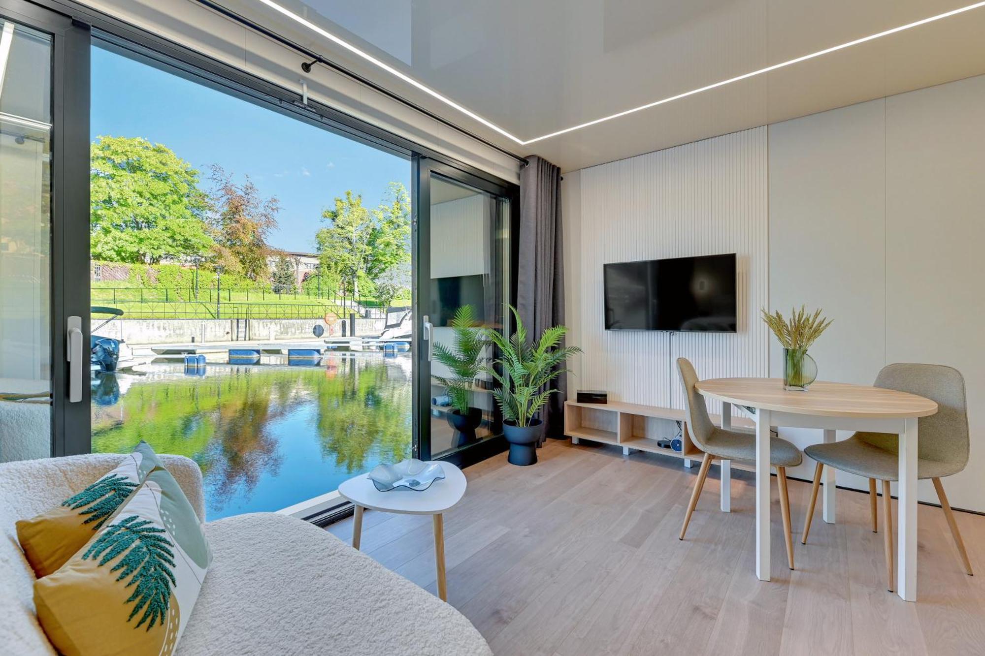 Domy Na Wodzie - La Mare Motlava Houseboats With Sauna By Downtown Apartments กดัญสก์ ภายนอก รูปภาพ