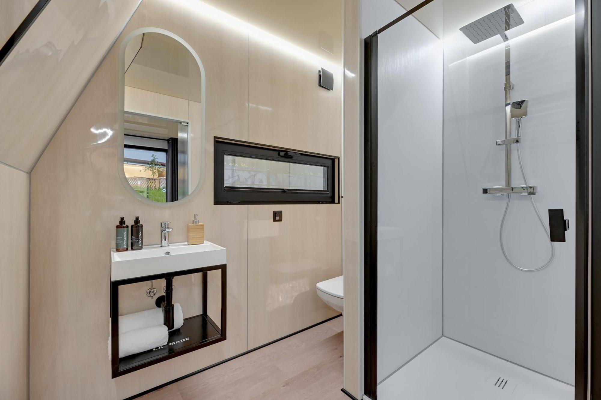 Domy Na Wodzie - La Mare Motlava Houseboats With Sauna By Downtown Apartments กดัญสก์ ห้อง รูปภาพ