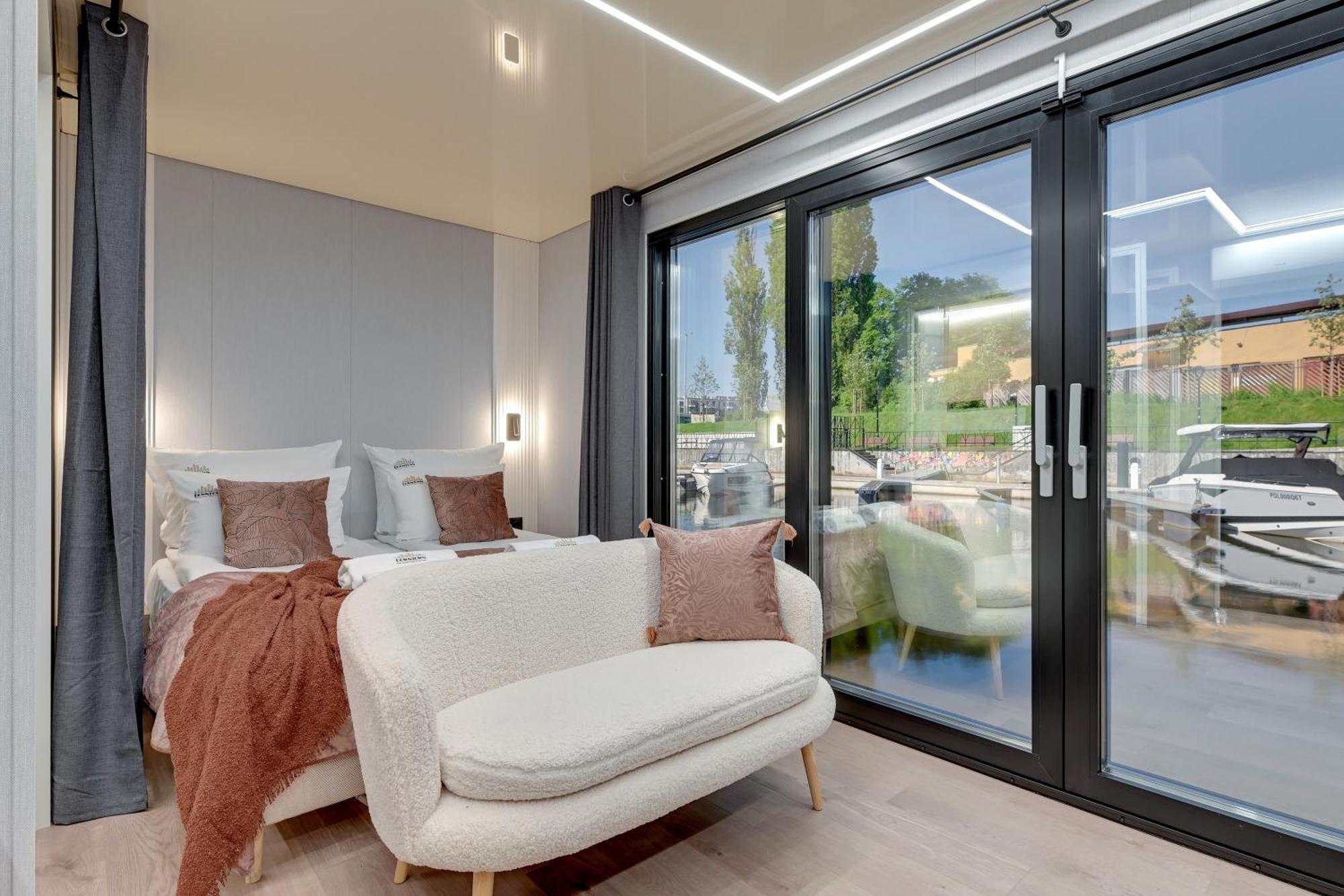 Domy Na Wodzie - La Mare Motlava Houseboats With Sauna By Downtown Apartments กดัญสก์ ห้อง รูปภาพ