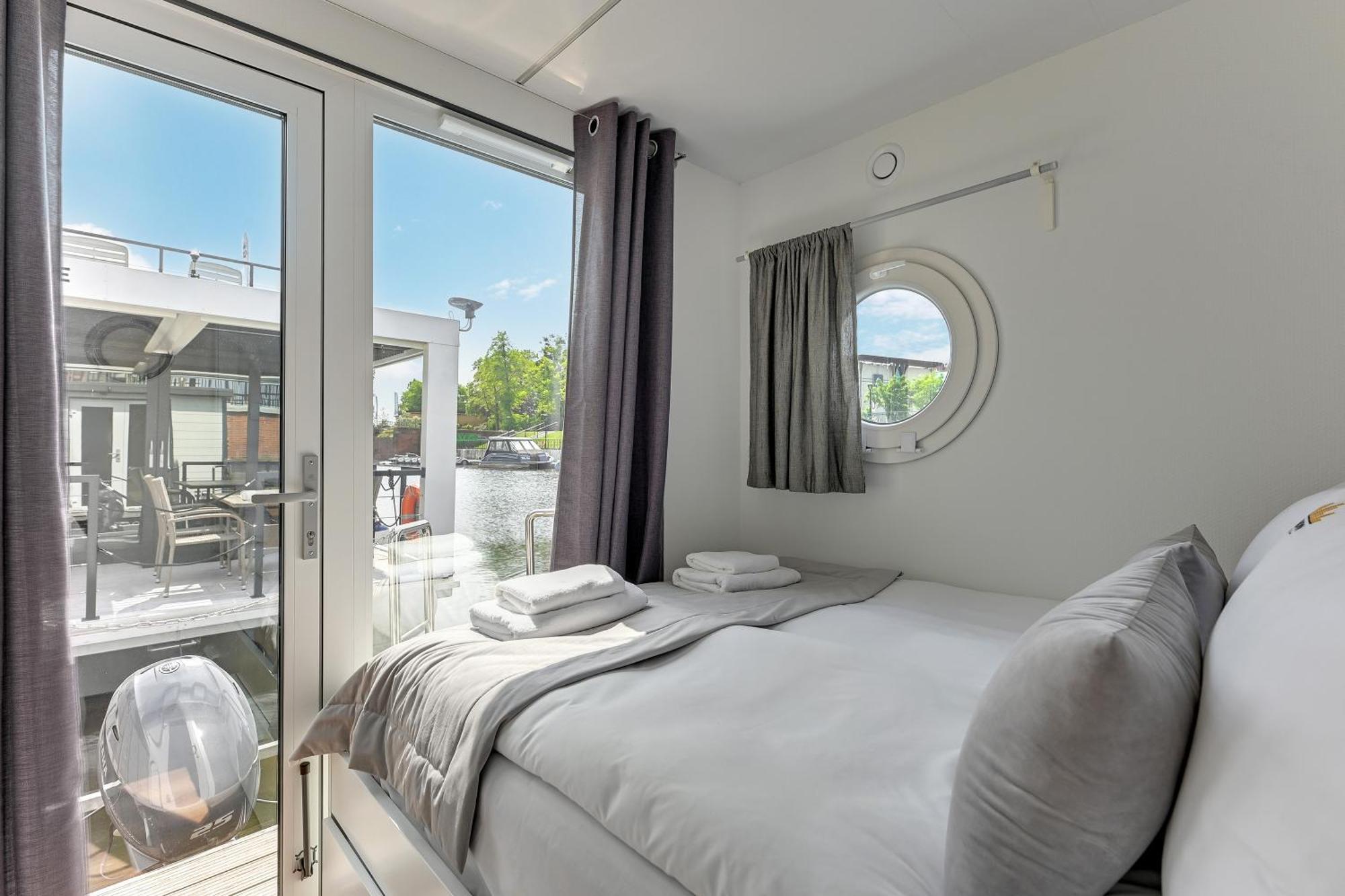 Domy Na Wodzie - La Mare Motlava Houseboats With Sauna By Downtown Apartments กดัญสก์ ห้อง รูปภาพ